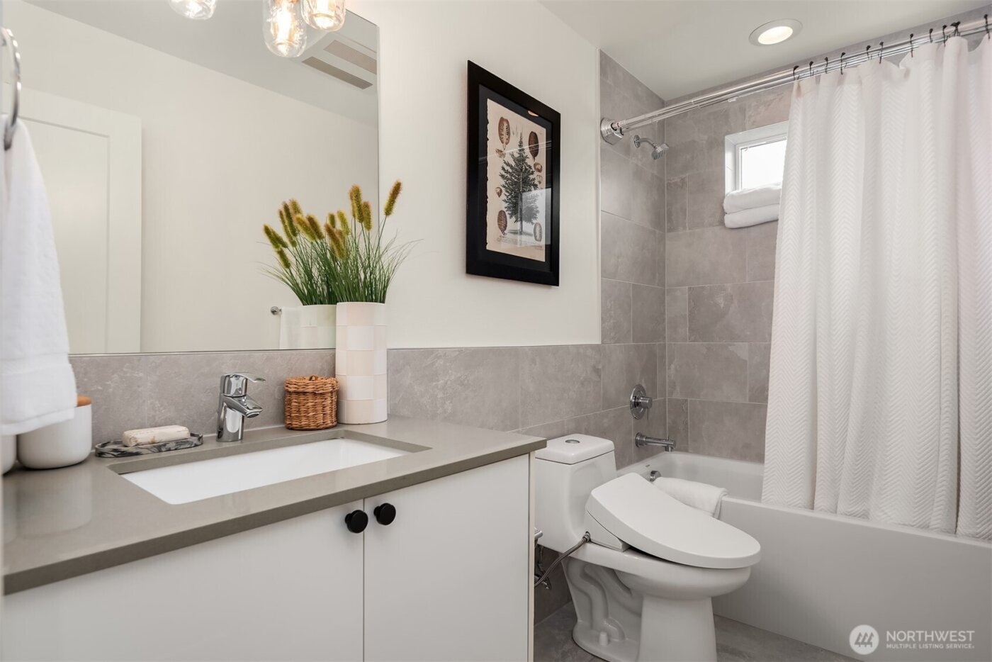 1312 Yakima Avenue S, Seattle, WA 98144-3833