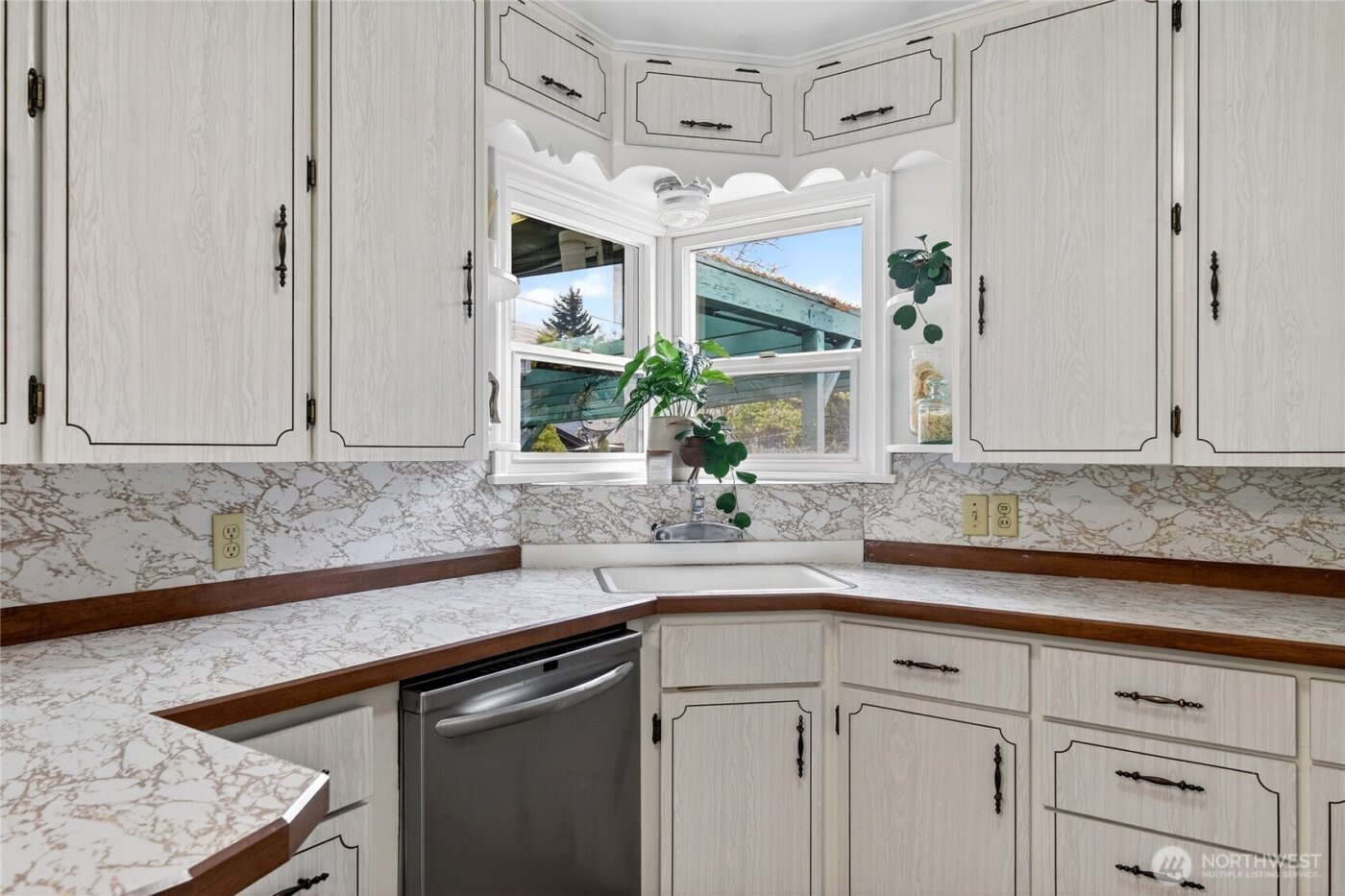 10016 13th Avenue NW, Seattle, WA 98177