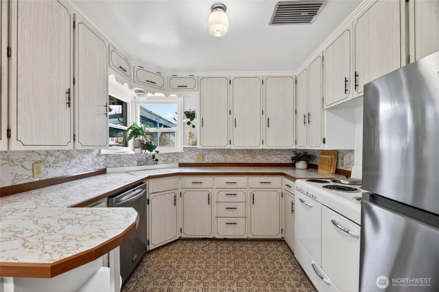 10016 13th Avenue NW, Seattle, WA 98177