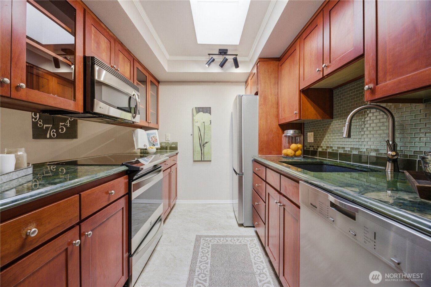 2253 Gilman Drive W #505, Seattle, WA 98119