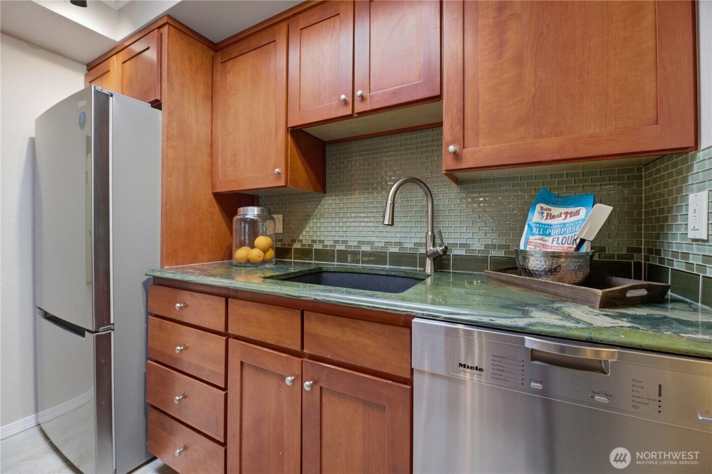 2253 Gilman Drive W #505, Seattle, WA 98119