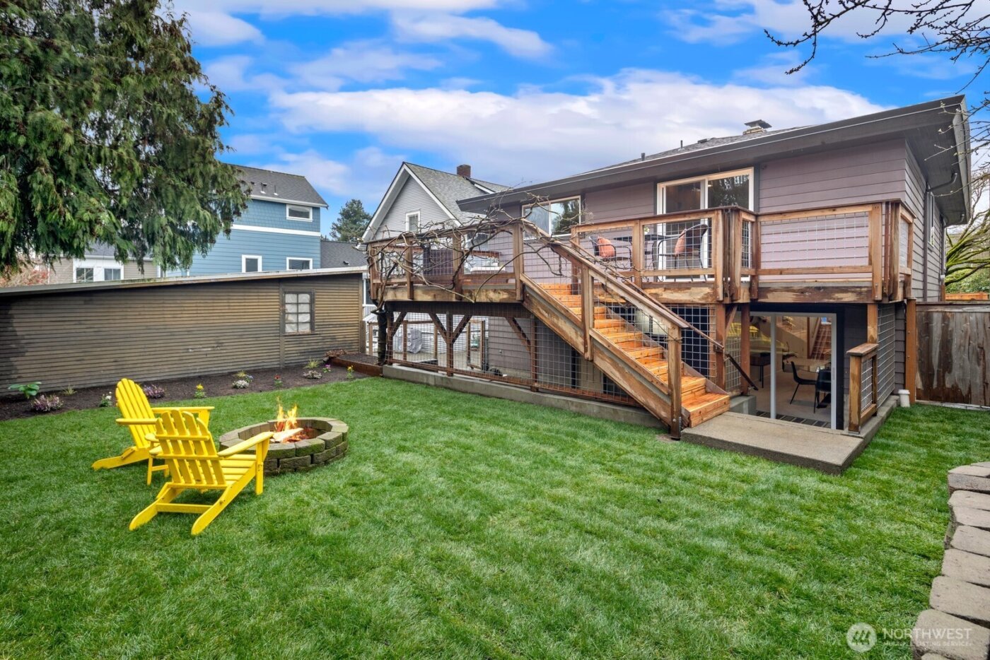 7038 Cleopatra Place NW, Seattle, WA 98117