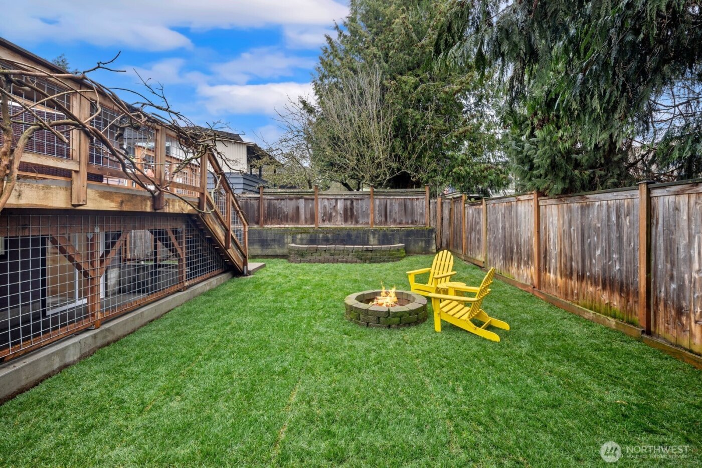 7038 Cleopatra Place NW, Seattle, WA 98117