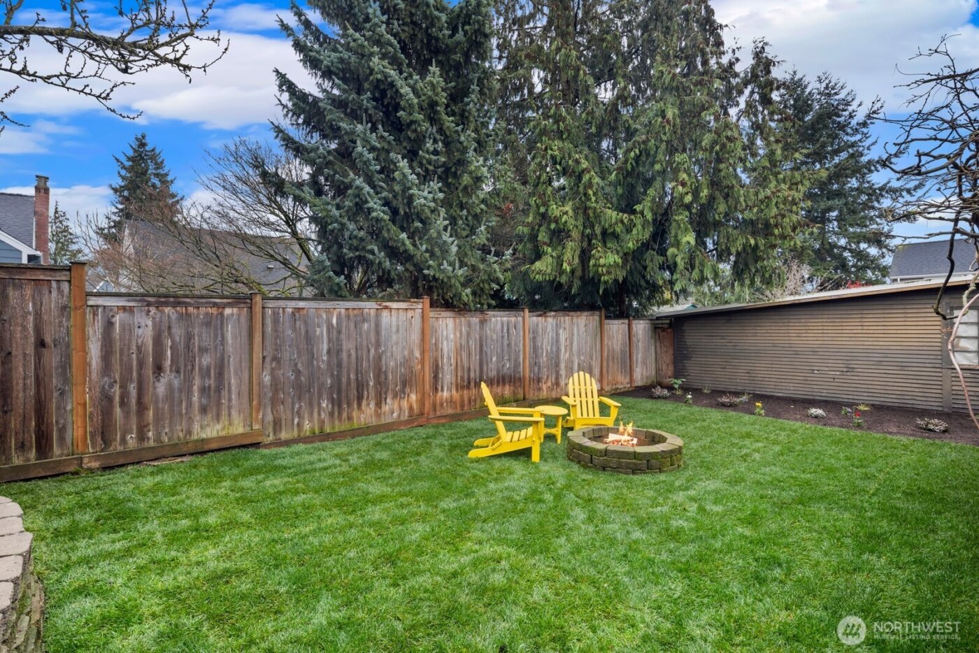 7038 Cleopatra Place NW, Seattle, WA 98117