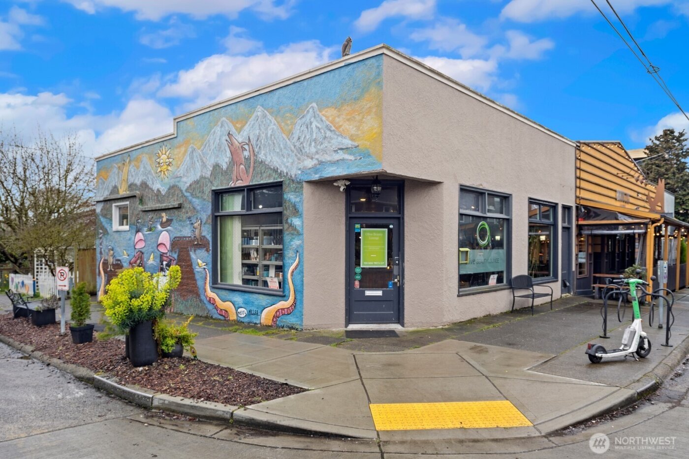 7038 Cleopatra Place NW, Seattle, WA 98117