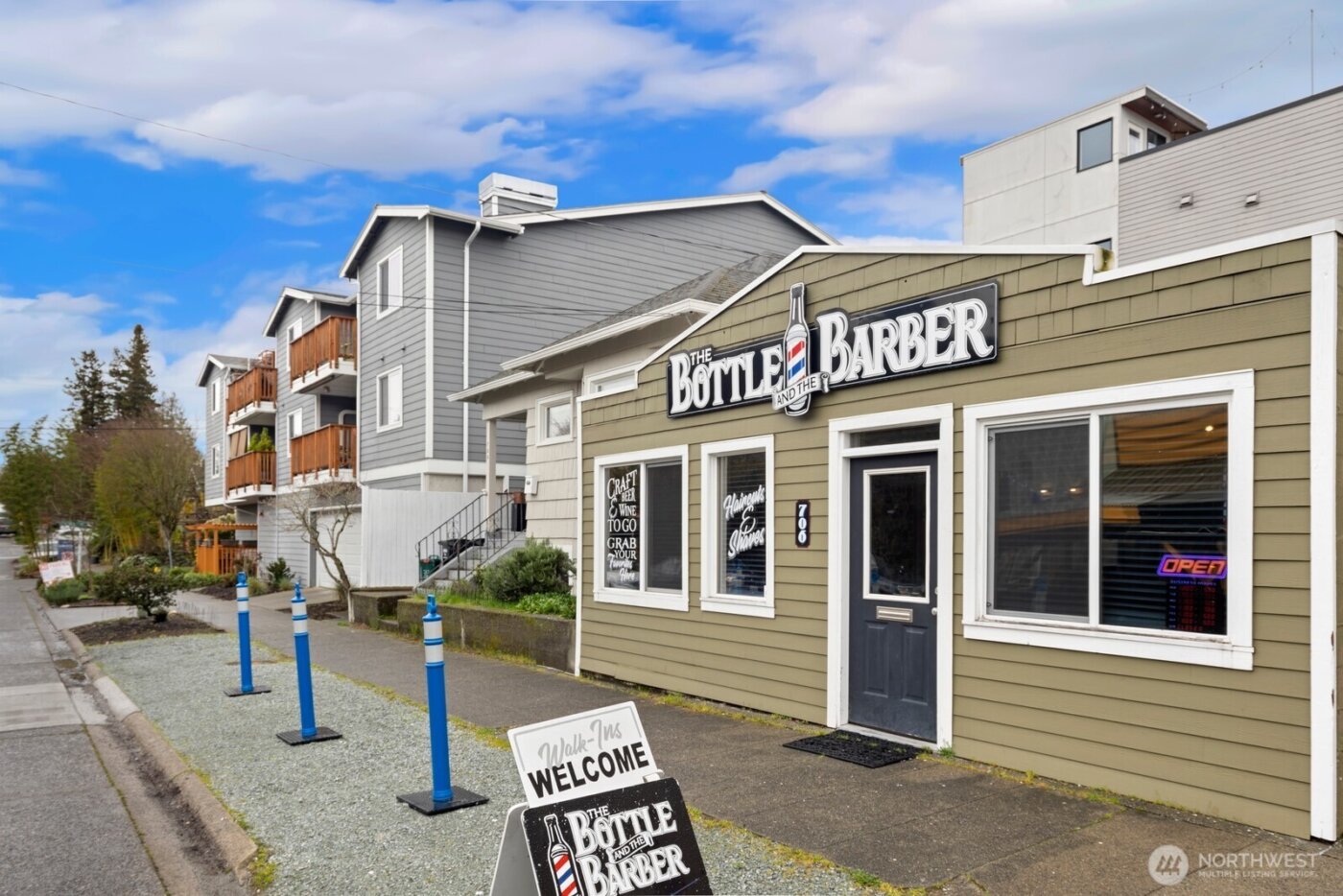 7038 Cleopatra Place NW, Seattle, WA 98117