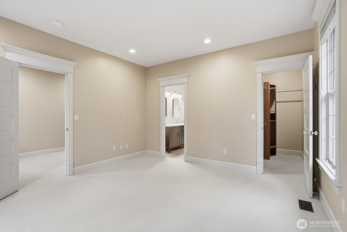 19827 223rd Avenue NE, Woodinville, WA 98077-0744