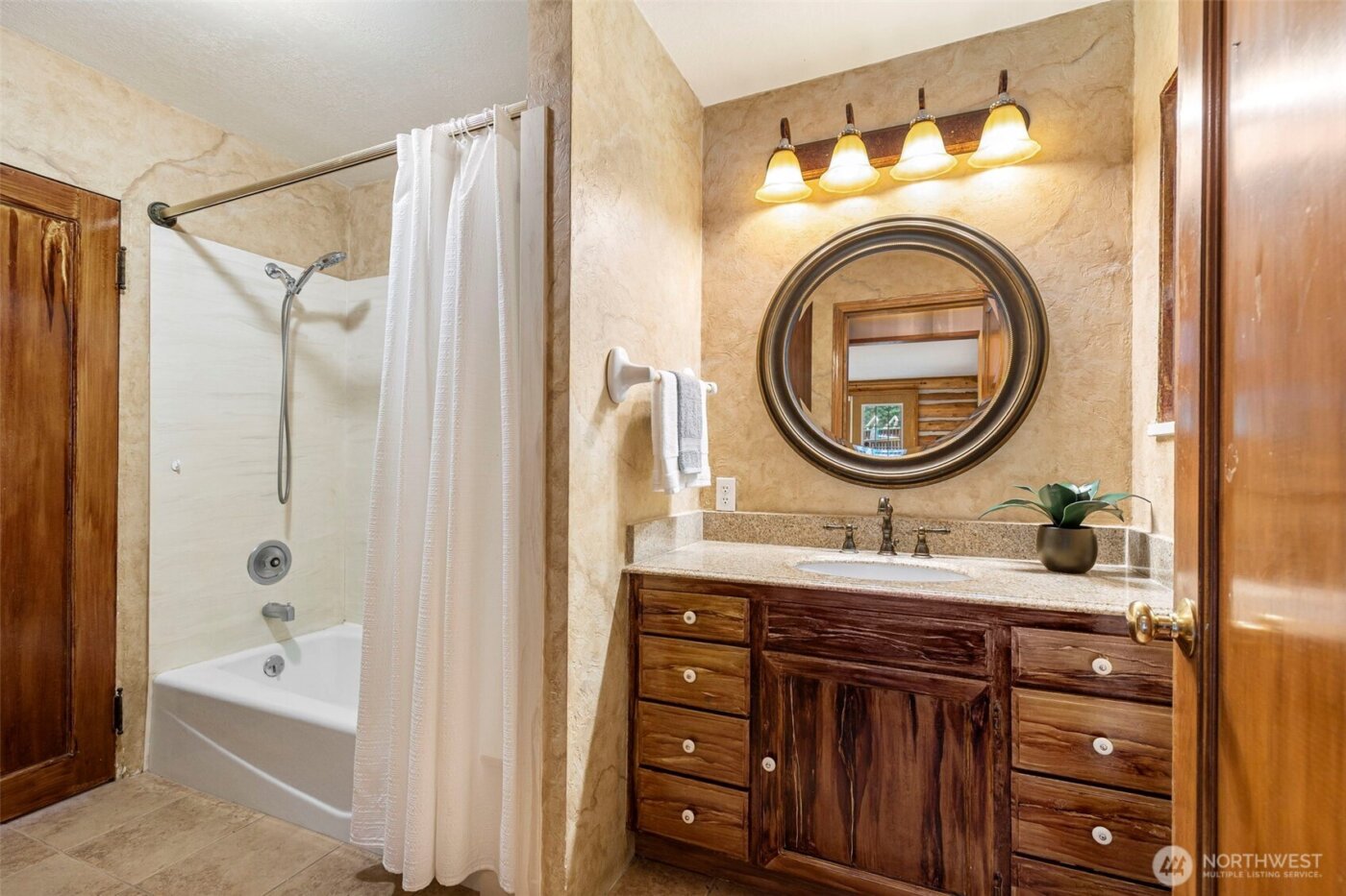 1619 W Reynolds Avenue , Centralia, WA 98531