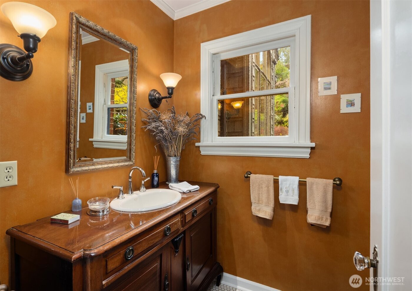 3333 43rd Avenue NE, Seattle, WA 98105