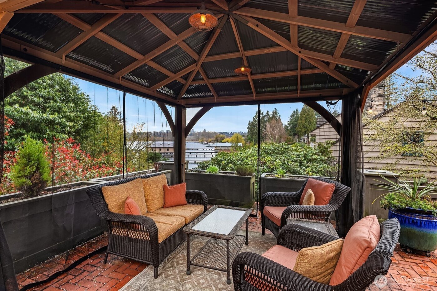 3333 43rd Avenue NE, Seattle, WA 98105