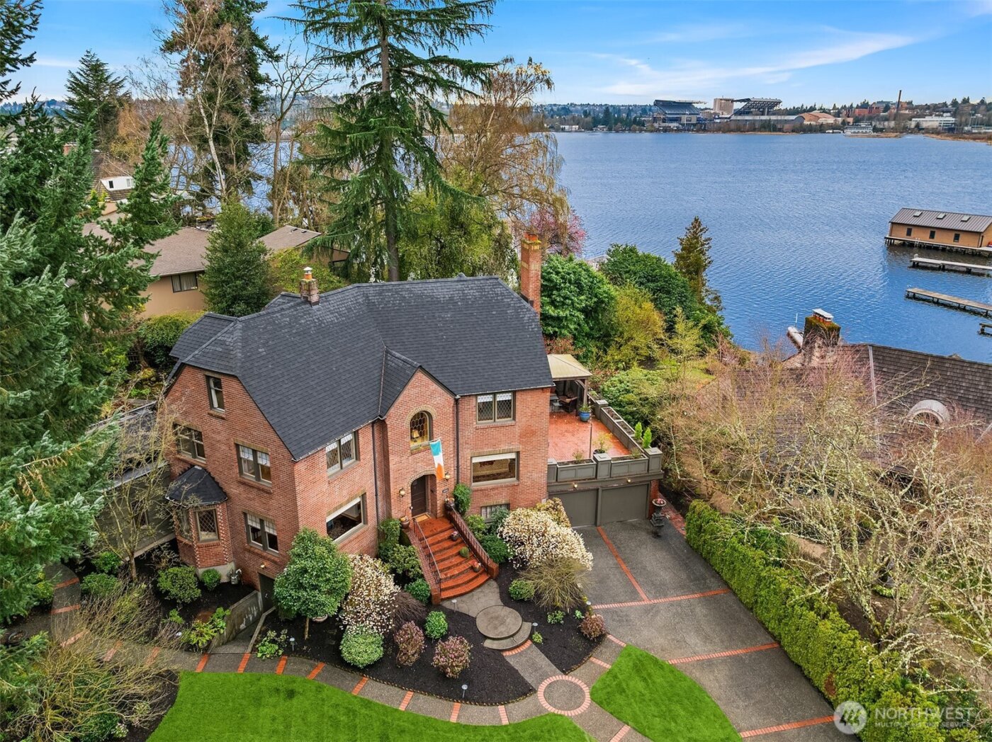 3333 43rd Avenue NE, Seattle, WA 98105