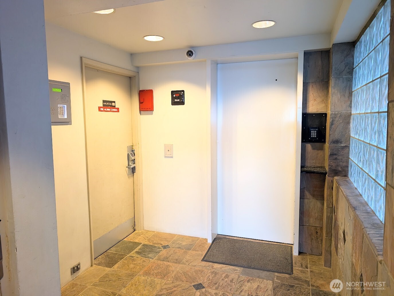 1156 Alki Avenue SW #201, Seattle, WA 98116