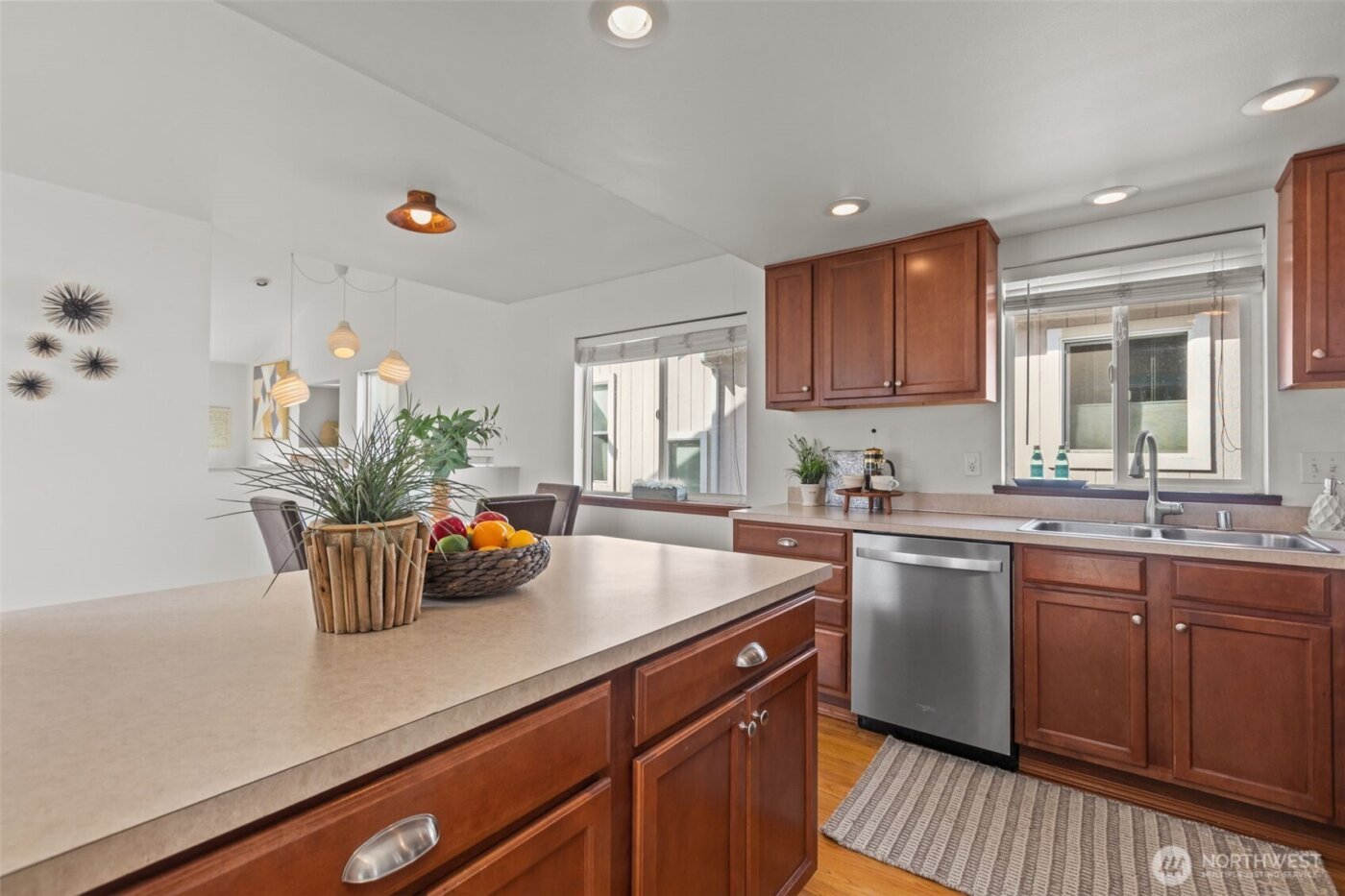 1450 S Donovan Street , Seattle, WA 98108