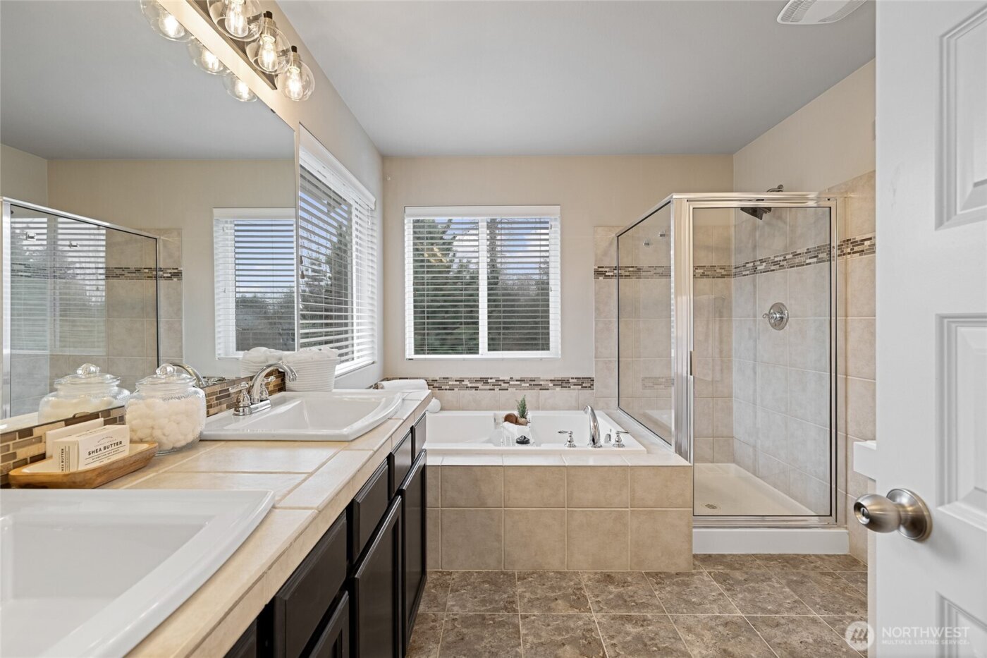 1016 207th Place SW, Lynnwood, WA 98036
