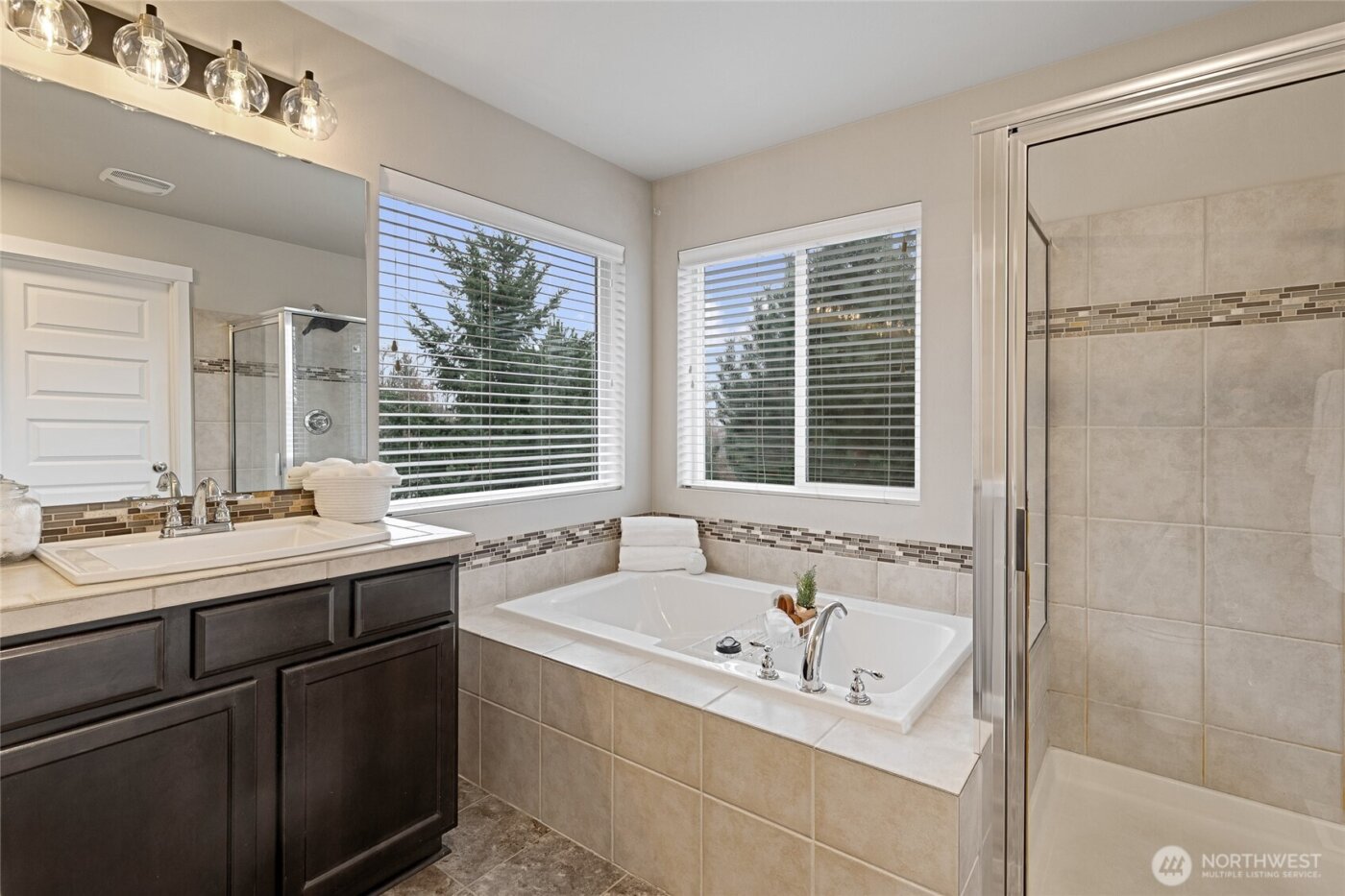 1016 207th Place SW, Lynnwood, WA 98036