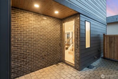 11413 NE 91st Street , Kirkland, WA 98033