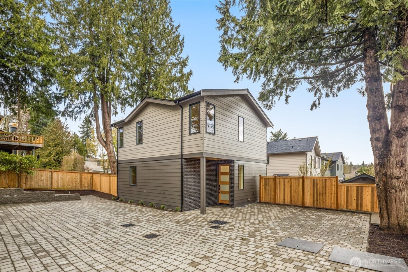 11413 NE 91st Street , Kirkland, WA 98033