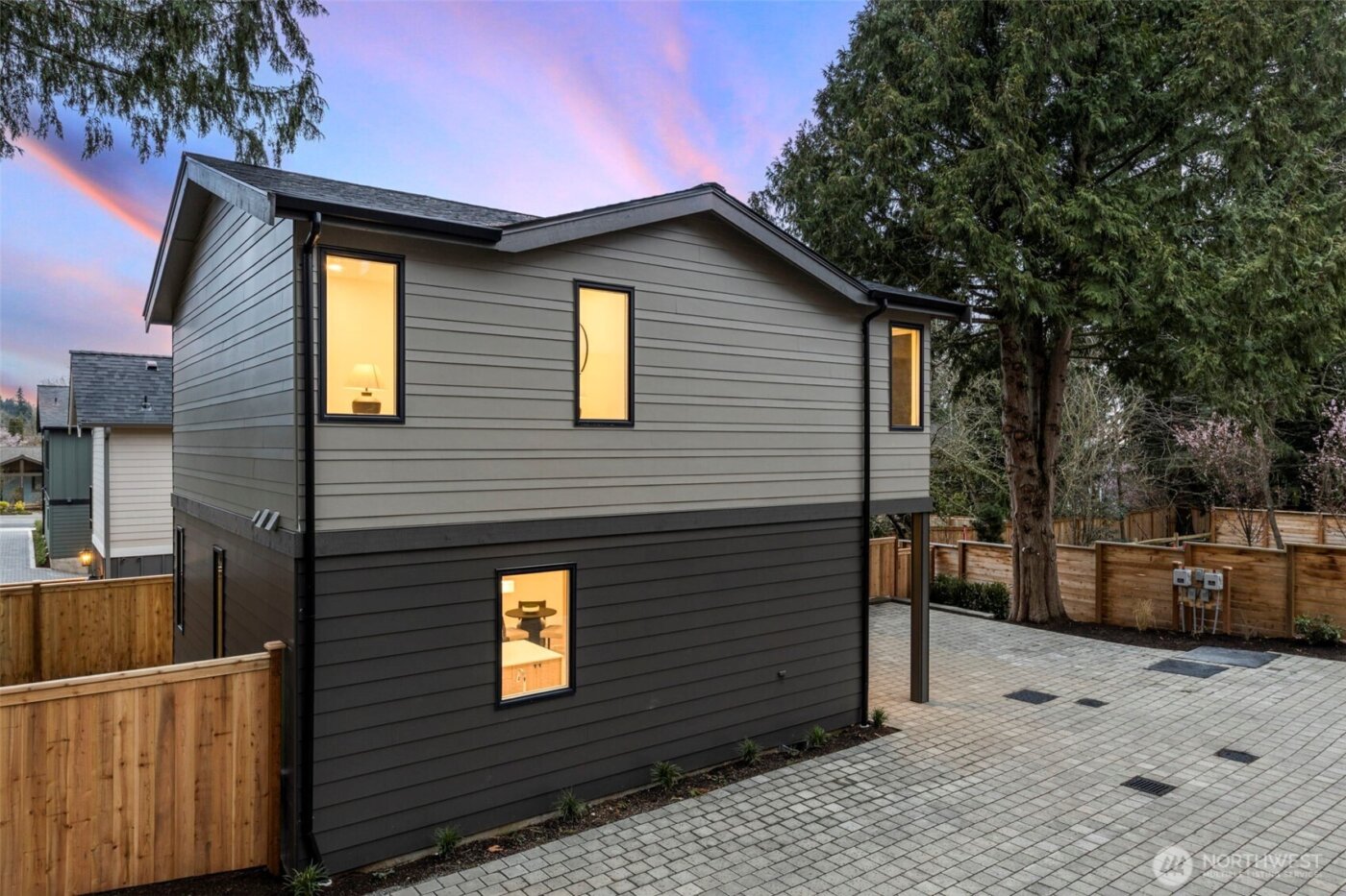 11413 NE 91st Street , Kirkland, WA 98033