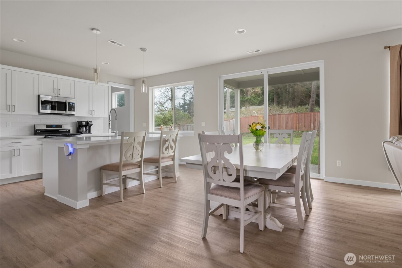 2120 SW Putnam Drive , Oak Harbor, WA 98277