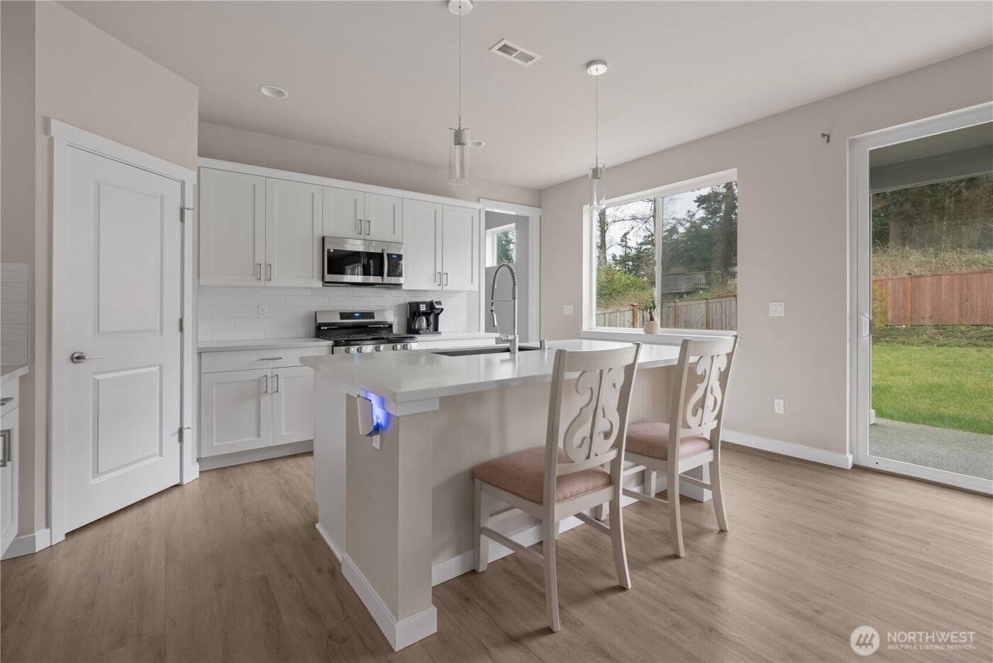 2120 SW Putnam Drive , Oak Harbor, WA 98277