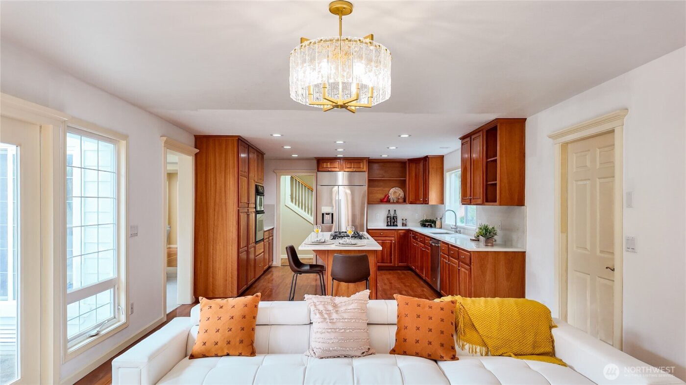 13428 NE 12th Place , Bellevue, WA 98005