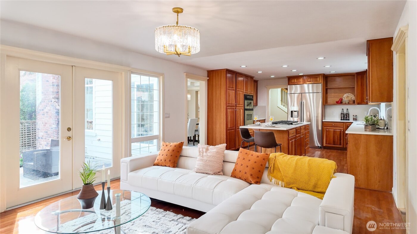 13428 NE 12th Place , Bellevue, WA 98005