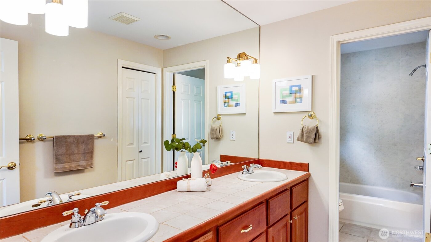 13428 NE 12th Place , Bellevue, WA 98005