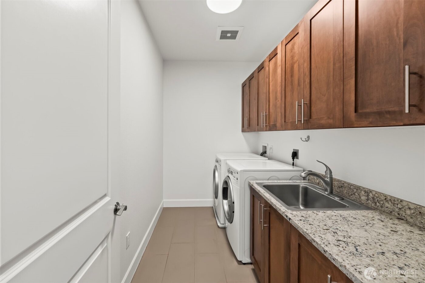 5105 Grand Loop #402, Tacoma, WA 98407