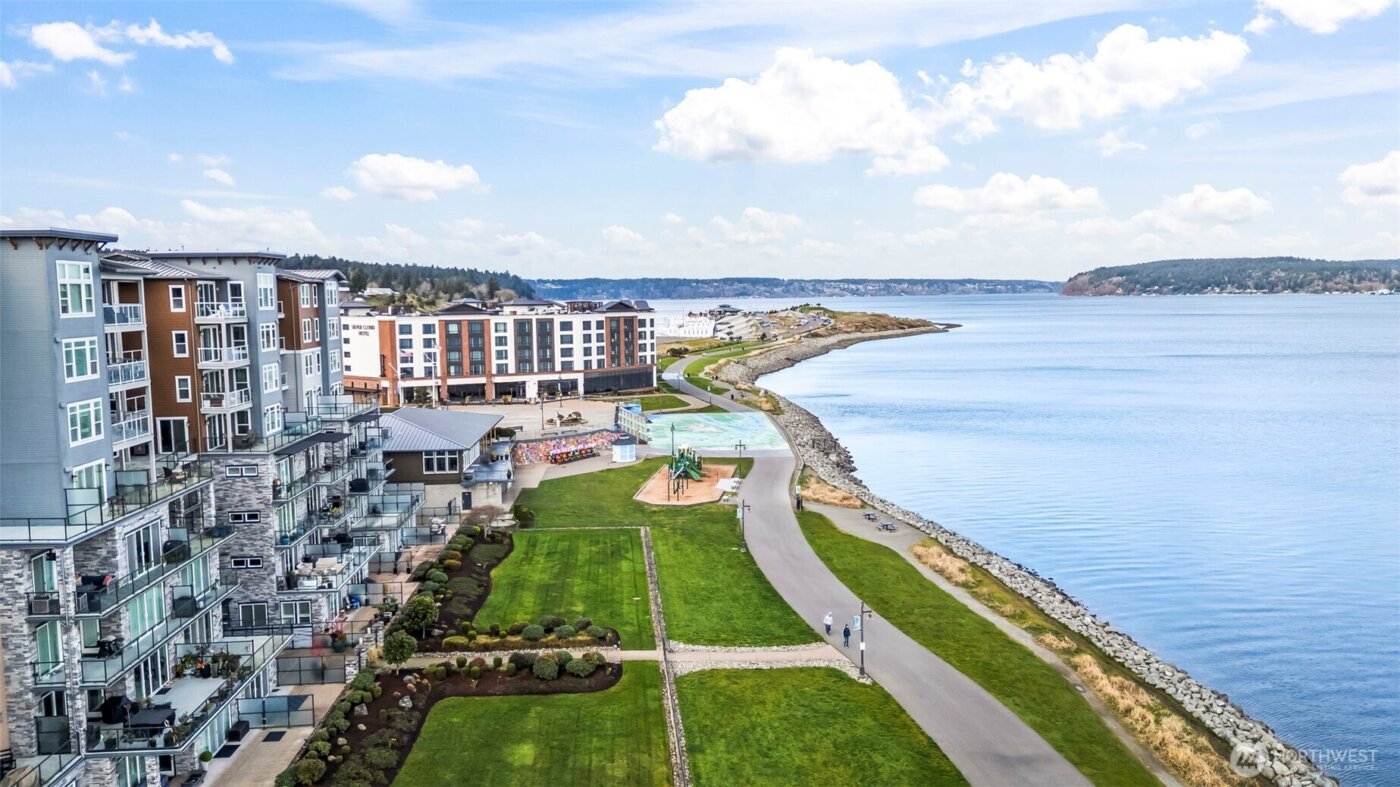 5105 Grand Loop #402, Tacoma, WA 98407