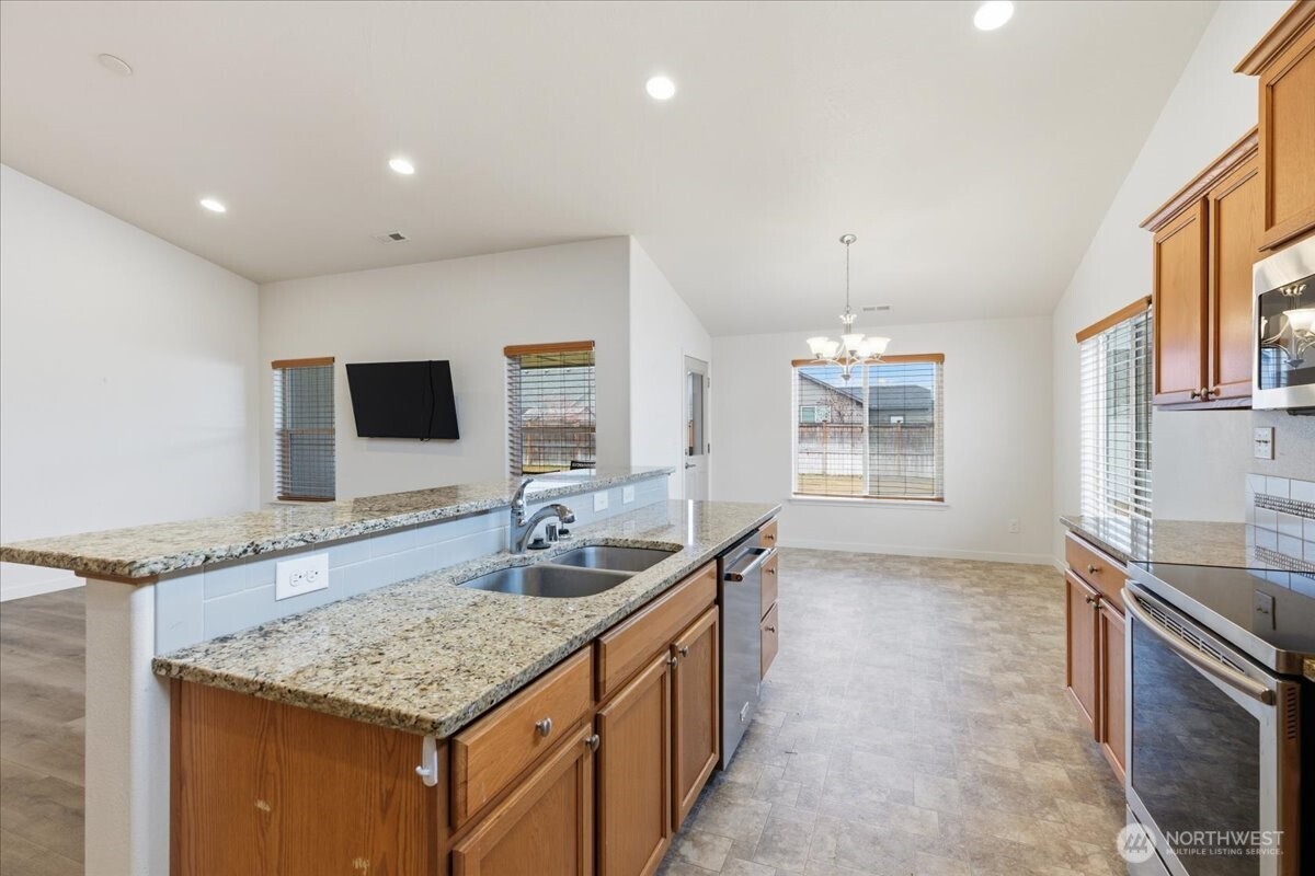 1341 E Landon Street , Moses Lake, WA 98837