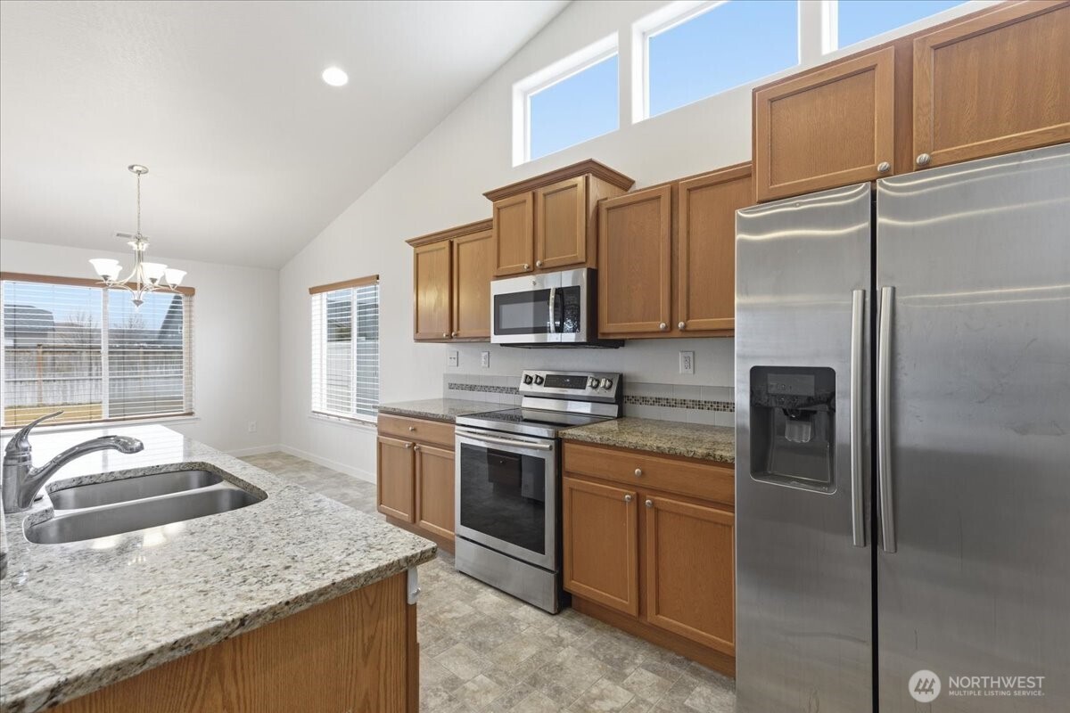 1341 E Landon Street , Moses Lake, WA 98837