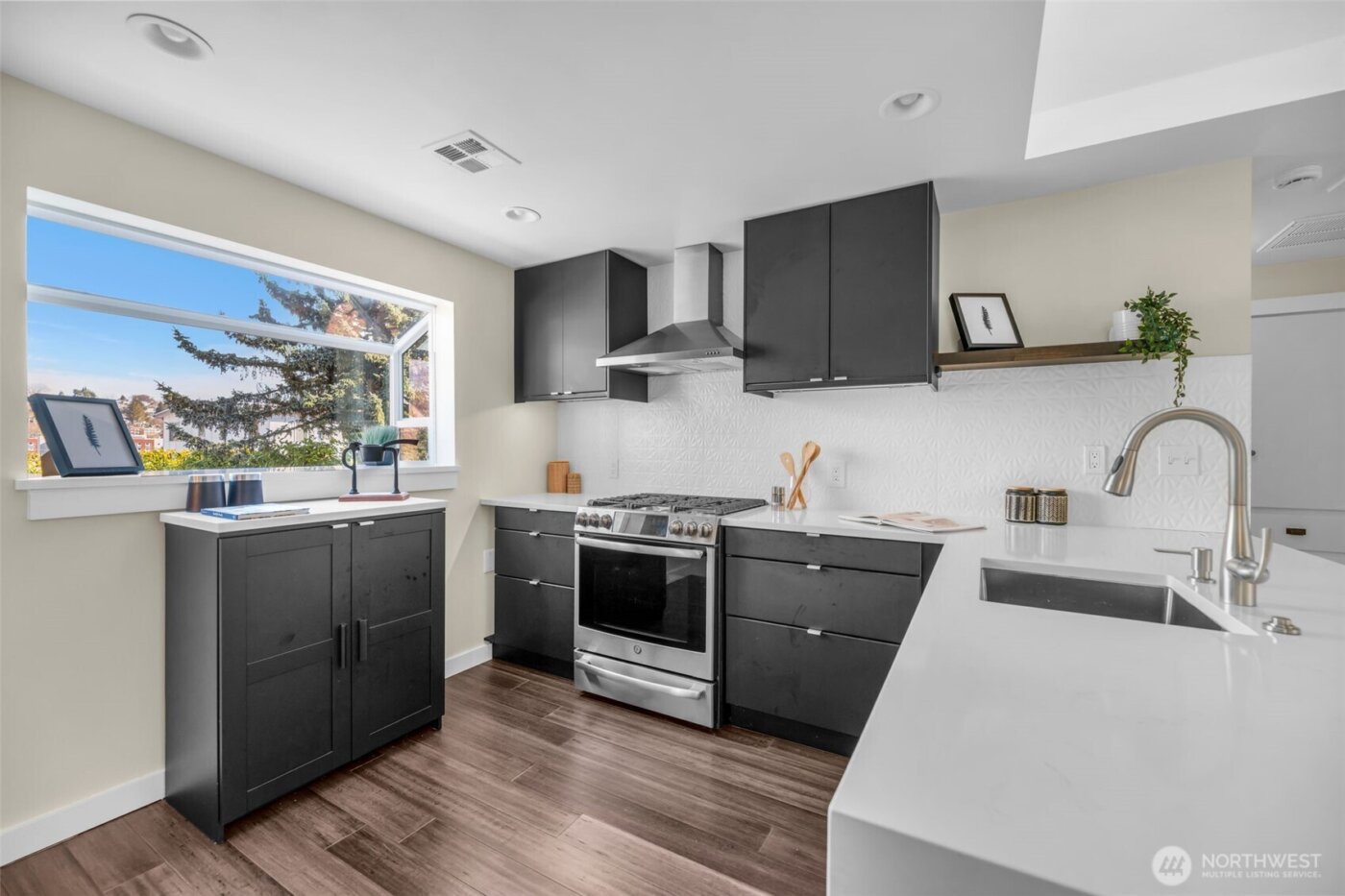 3206 22nd Avenue W, Seattle, WA 98199