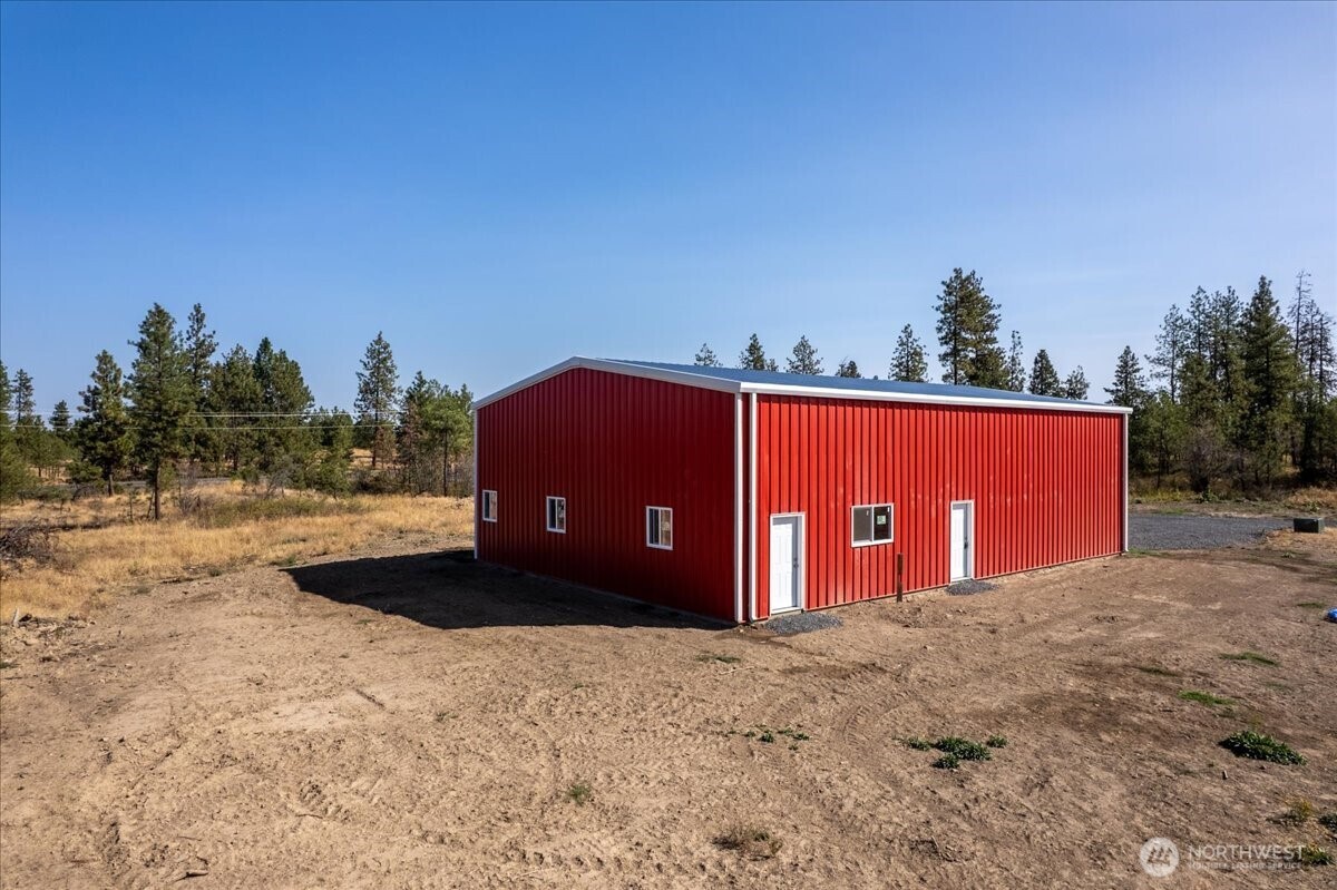 35000 Miles Creston Road N, Creston, WA 99117