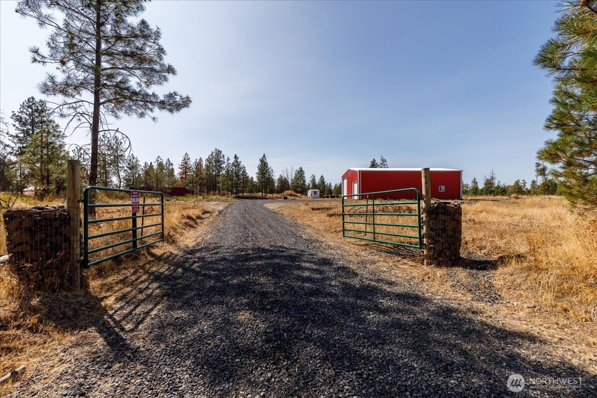 35000 Miles Creston Road N, Creston, WA 99117