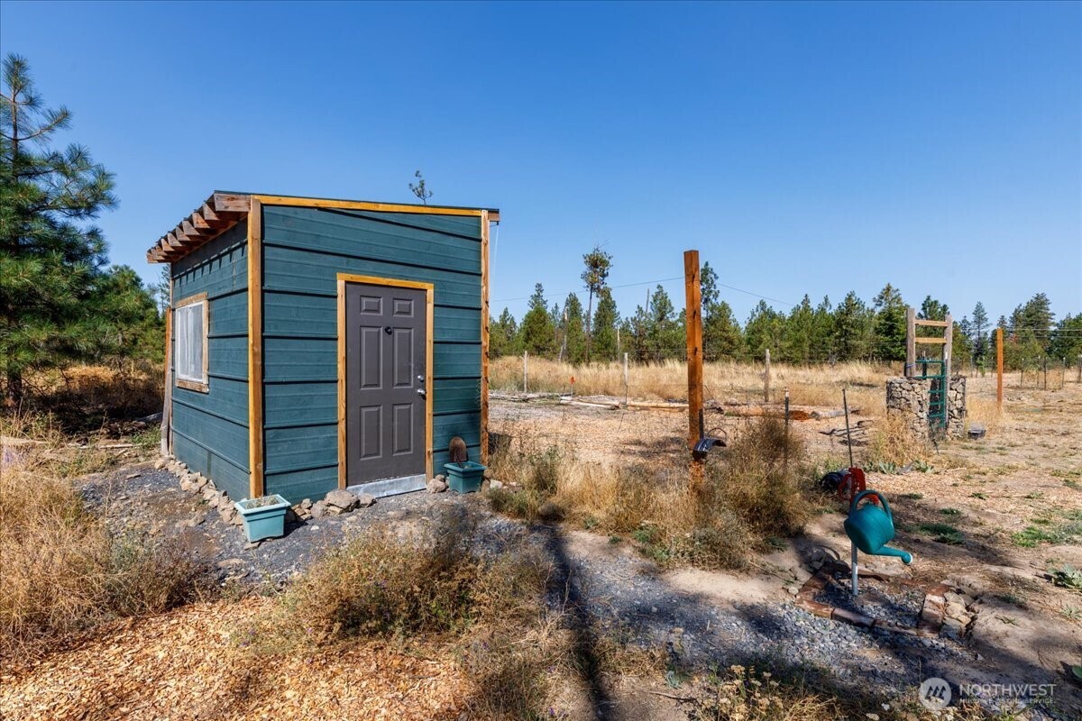 35000 Miles Creston Road N, Creston, WA 99117