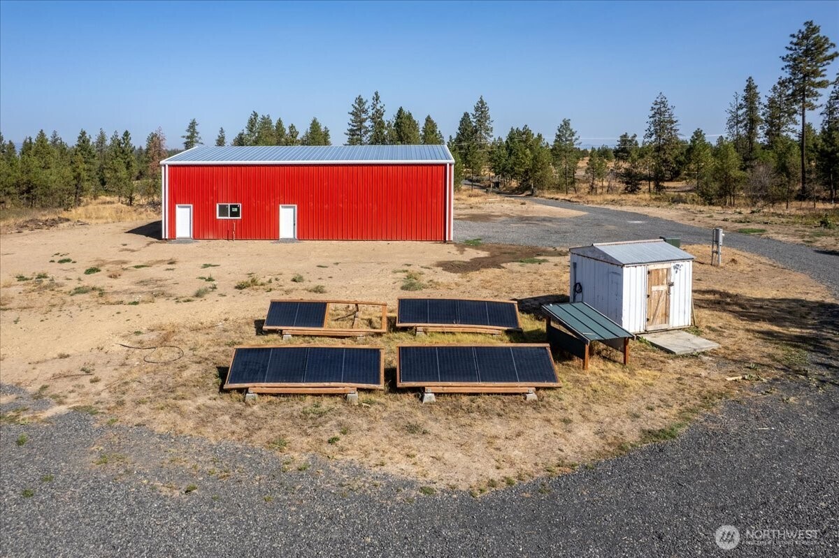 35000 Miles Creston Road N, Creston, WA 99117