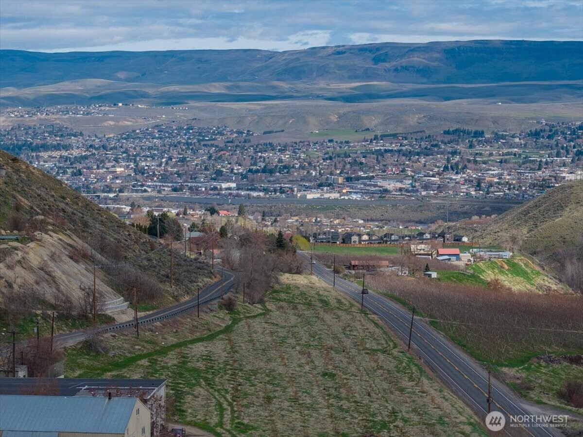 3 Methow Street , Wenatchee, WA 98801