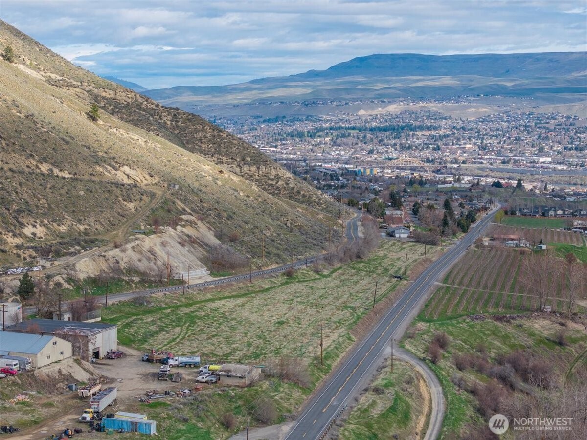 3 Methow Street , Wenatchee, WA 98801