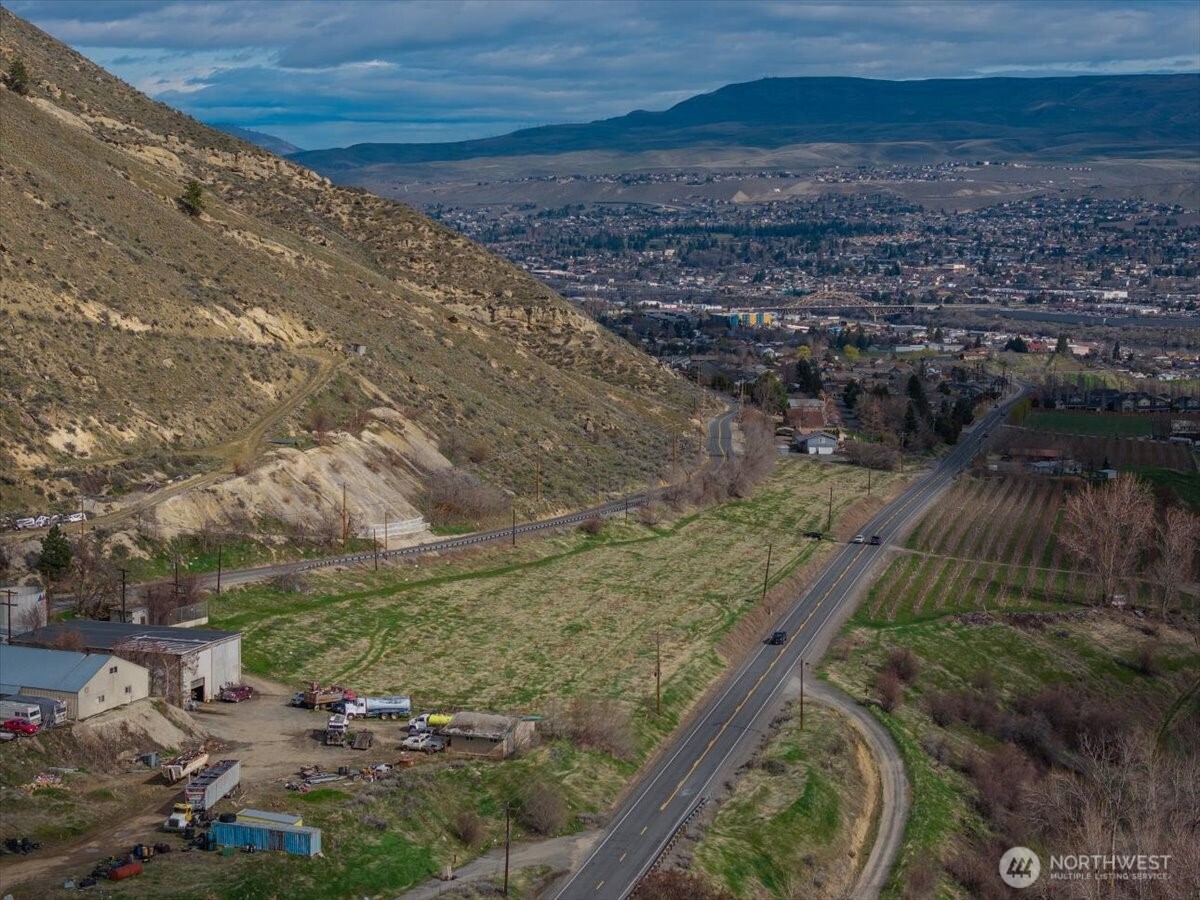 3 Methow Street , Wenatchee, WA 98801