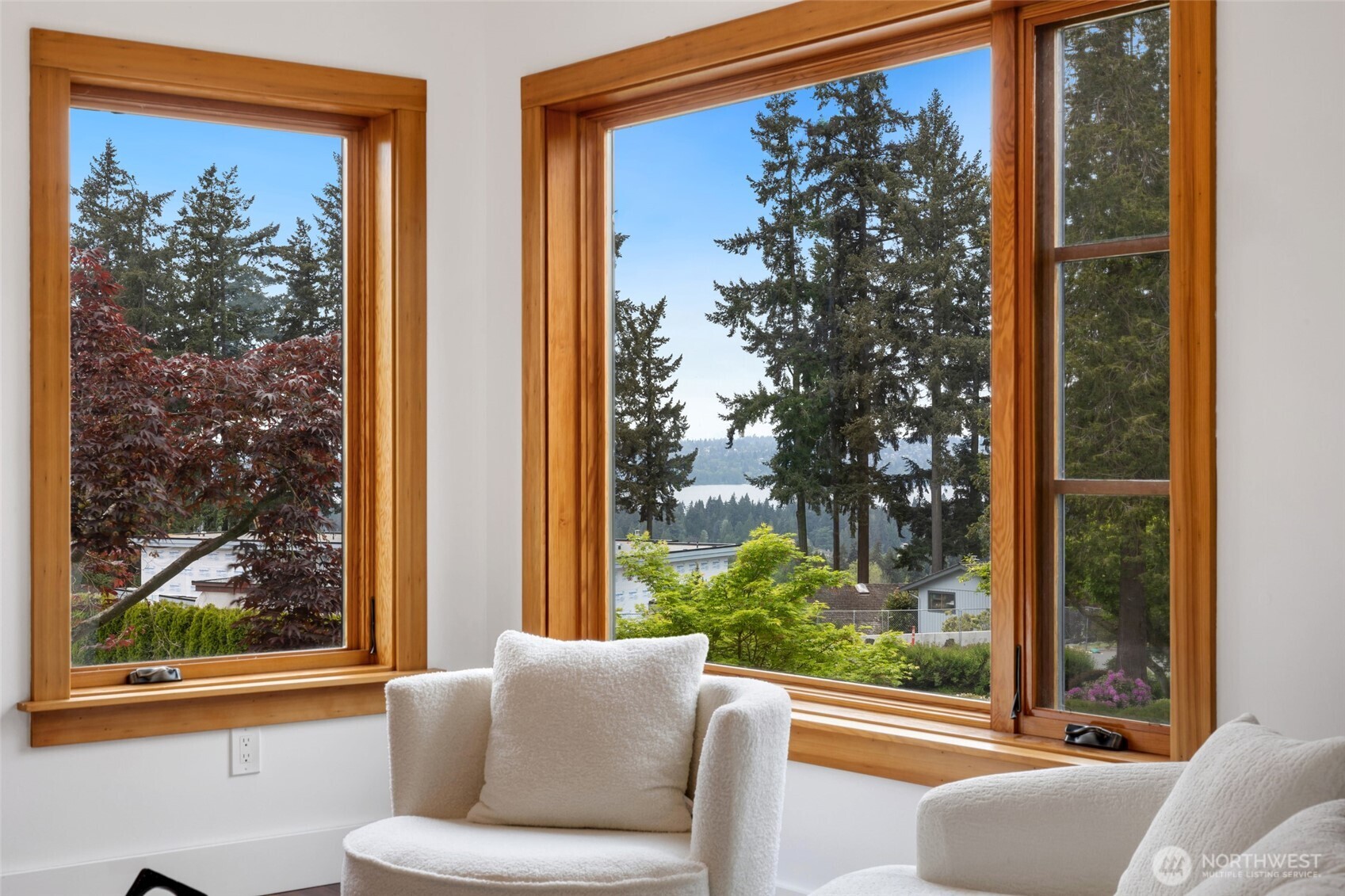 9615 NE 26th Street , Clyde Hill, WA 98004