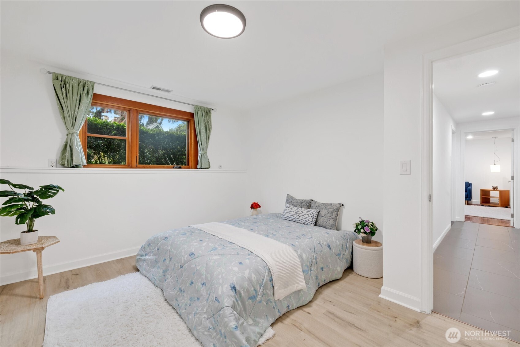 9615 NE 26th Street , Clyde Hill, WA 98004