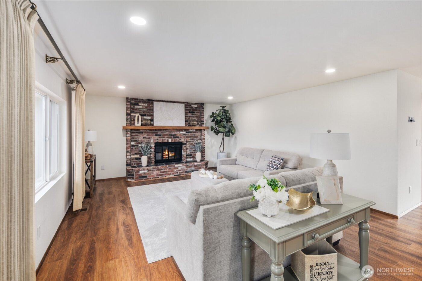 811 16Th Street NW, Puyallup, WA 98371