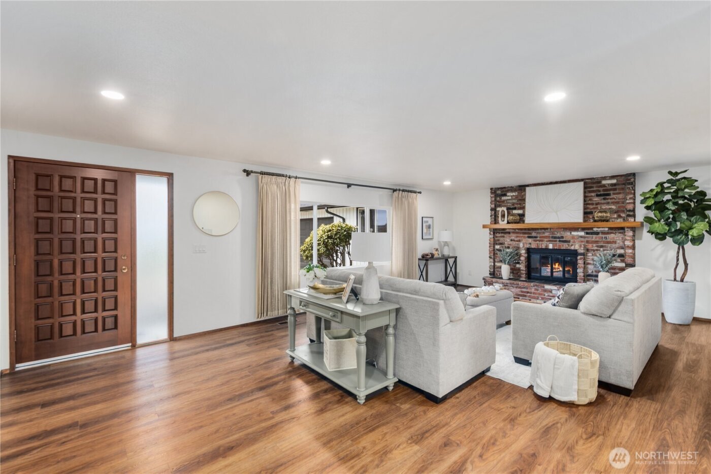 811 16Th Street NW, Puyallup, WA 98371