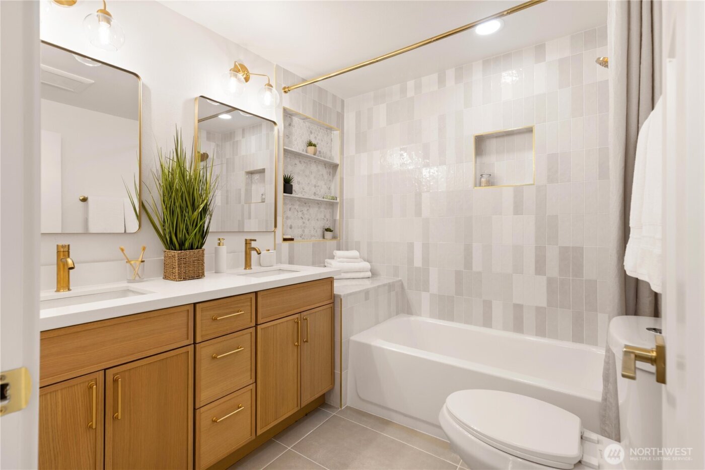 4723 S Findlay Street , Seattle, WA 98118