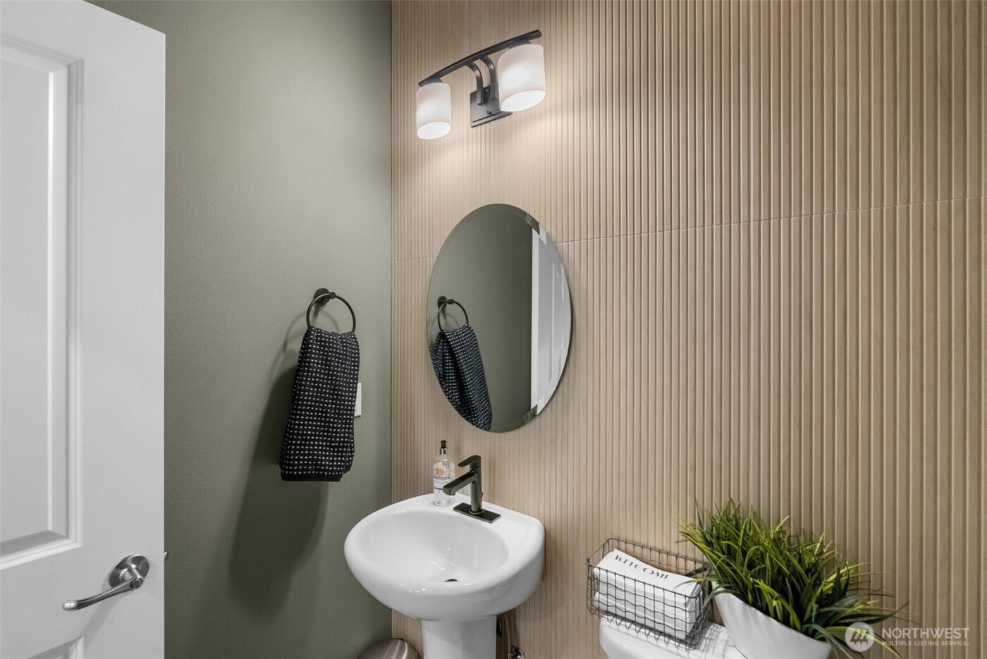 18223 37th Avenue E, Tacoma, WA 98446