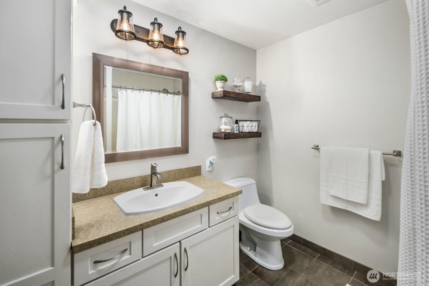 8008 Garnet Lane SW, Lakewood, WA 98498