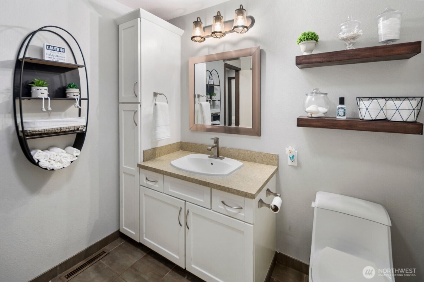 8008 Garnet Lane SW, Lakewood, WA 98498