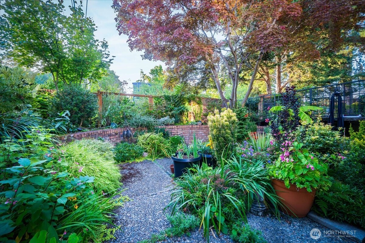 1616 41st Avenue E #101, Seattle, WA 98112