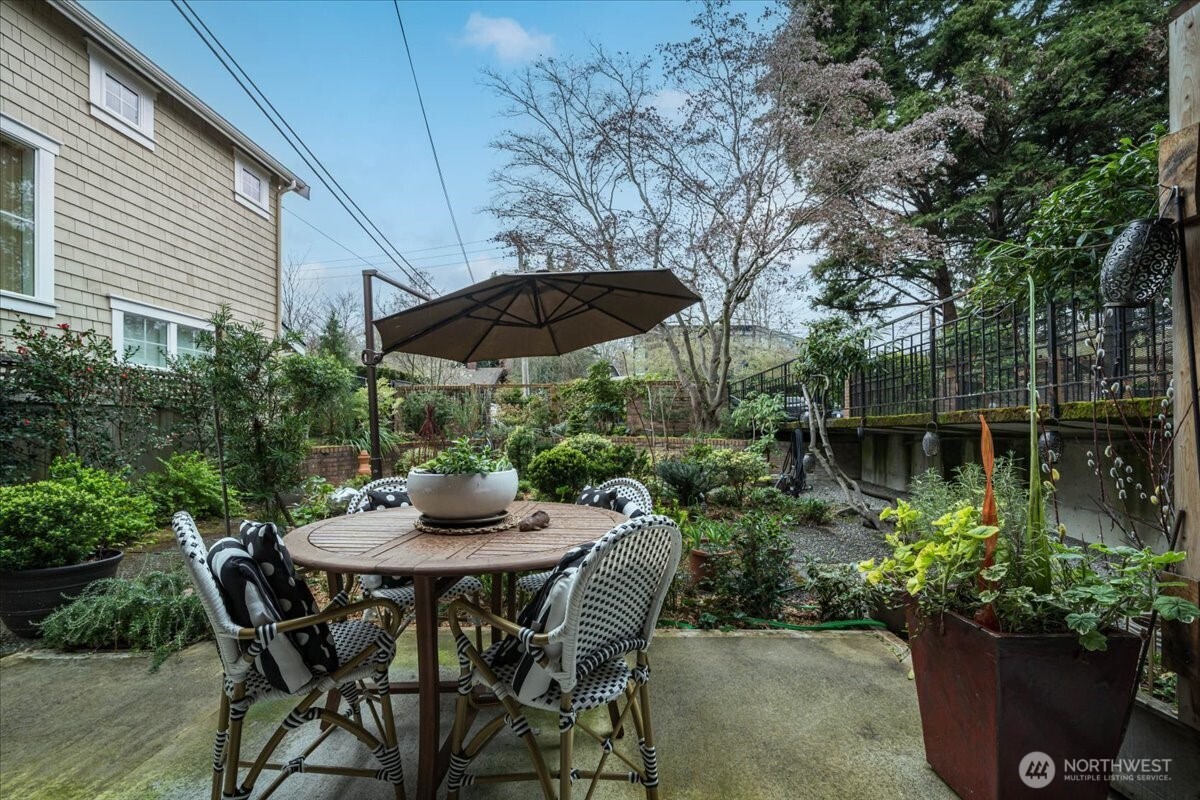 1616 41st Avenue E #101, Seattle, WA 98112