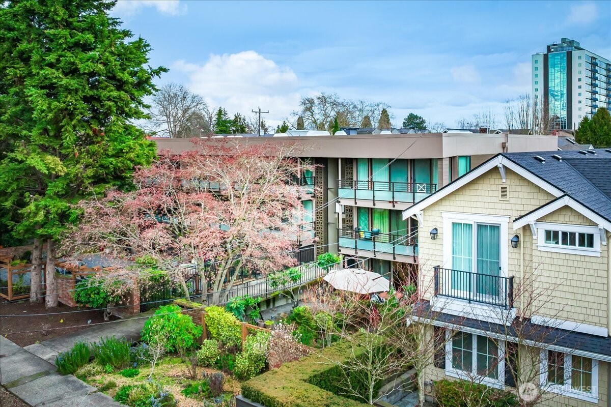 1616 41st Avenue E #101, Seattle, WA 98112